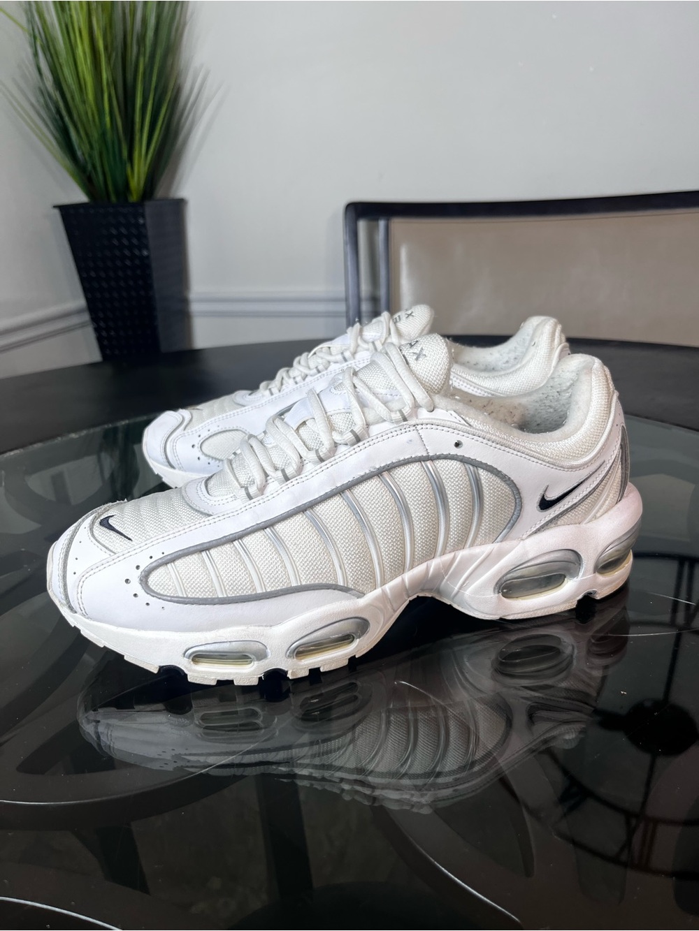 Nike Air Max Tailwind 4 White
Silver Athletic Running
Sneakers Sz 13